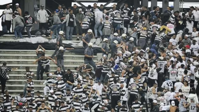 Hinchas del Corinthians se enfrentaron durante duelo ante Sao Paulo