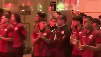 Hinchas de Universitario realizaron banderazo previo a partido