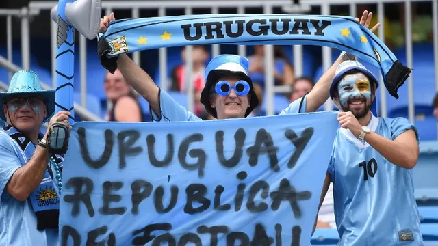 Los hinchas de Uruguay e Italia calientan la previa del decisivo encuentro-foto-1