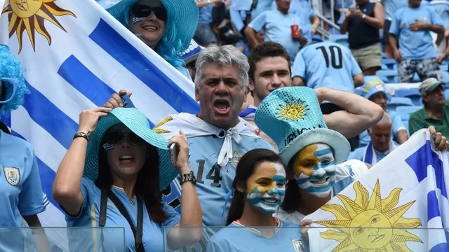 Los hinchas de Uruguay e Italia calientan la previa del decisivo encuentro-foto-6
