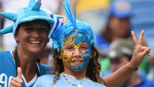 Los hinchas de Uruguay e Italia calientan la previa del decisivo encuentro-foto-7