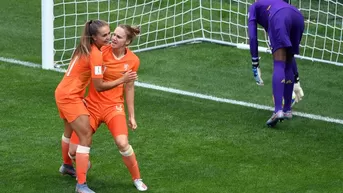 Holanda pasa a octavos del Mundial femenino tras derrotar 3-1 a Camerún