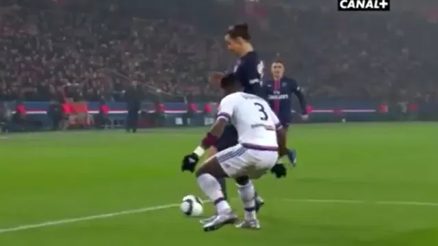 Ibrahimovic y una elástica con huacha incluida para humillar a rival