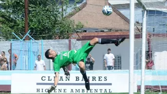 Impresionante: portero evitó un golazo de media cancha con una chalaca