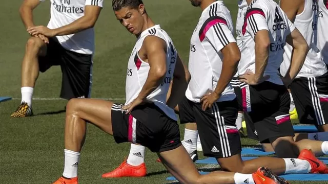 Los increíbles movimientos de Cristiano Ronaldo al hacer ejercicios