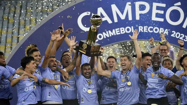 El equipo ecuatoriano conquistó su tercer trofeo internacional. | Video: ESPN
