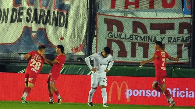 Autogol de Independiente. | Video: Canal N (Fuente: ESPN)