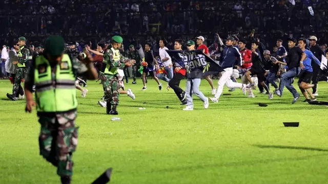 Indonesia: Al menos 32 niños entre los 125 muertos tras partido de fútbol