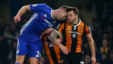 Mason se tuvo que retirar tras sufrir esta lesión en un partido entre el Hull y el Chelsea en 2017 | Foto: Getty Images. Mason se tuvo que retirar tras sufrir esta lesión en un partido entre el Hull y el Chelsea en 2017 | Foto: Getty Images.