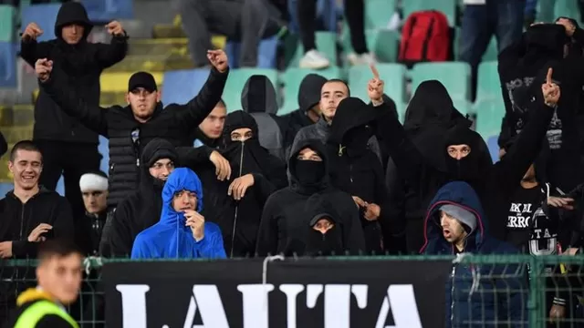 Inglaterra: jugadores sufren gritos racistas de hinchas de Bulgaria