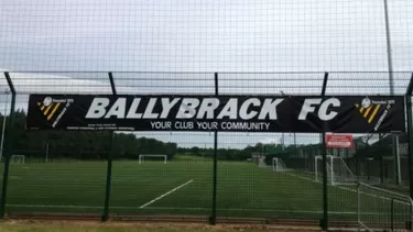 El español &quot;muerto&quot; estaba vivo, reconoció club irlandés Ballybrack F.C. | Foto: Twitter.