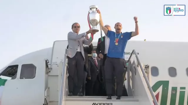 Italia llegó a Roma como campeón de la Eurocopa. | Video: @Vivo_Azzurro