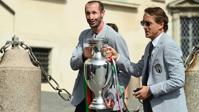 Giorgio Chiellini es el capitán de la Italia campeona de la Eurocopa. | Foto: AFP/Video: América Televisión