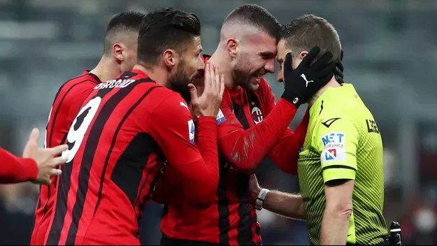 ¡Escándalo en Italia! Milan perdió ante Spezia tras un grosero error arbitral