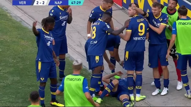 Serie A: Noqueó a su compañero con un codazo en pleno festejo de gol