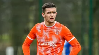 Jake Daniels, del Blackpool de Inglaterra, hace público que es homosexual