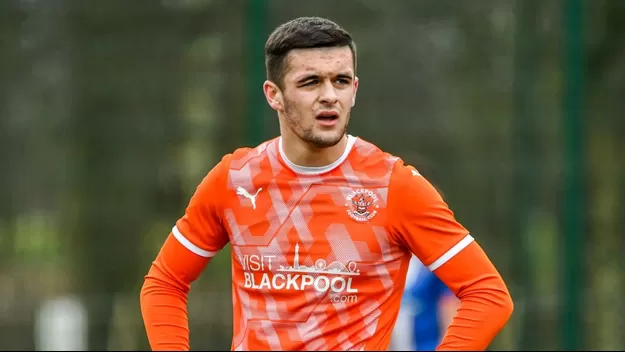 Jake Daniels, del Blackpool de Inglaterra, hace público que es homosexual