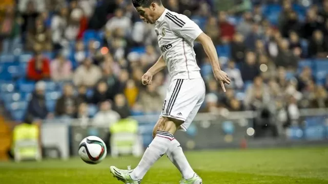 James Rodríguez 'picó' el balón para marcar un golazo ante el Cornellá