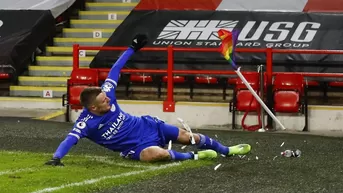 Jamie Vardy destrozó el banderín del córner tras anotar en el minuto 90