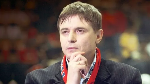 Japón: técnico marcó un golazo de volea desde el banco de suplentes