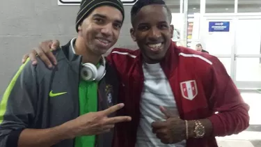 Jefferson Farfán y Diego Tardelli posaron tras el Perú vs. Brasil (Foto: CBF) Jefferson Farfán y Diego Tardelli posaron tras el Perú vs. Brasil (Foto: CBF)