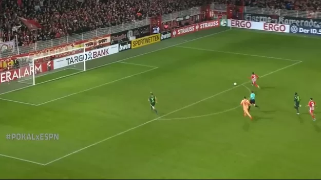 ¡Sin palabras! Jerome Roussillon, del Unión Berlín, falló gol solo frente al arco