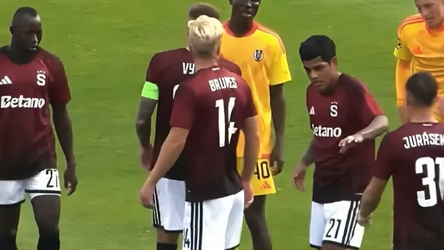 El extremo peruano tuvo minutos en un amistoso del club checo ante el Jihlava y fue fundamental para el segundo gol de su equipo. | Difusión en X