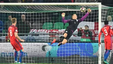 Joe Hart salvó a Inglaterra que se llevó empate sin goles de Eslovenia