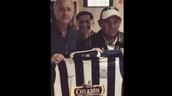 Recuerda cuando Johan Cruyff posó con la camiseta de Alianza Lima