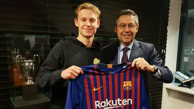 Frenkie de Jong junto al presidente del Barcelona. | Foto: FC Barcelona