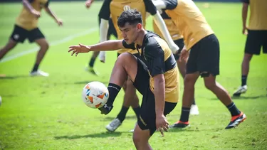 José Rivera se sumó a las prácticas de Universitario / Foto: Universitario