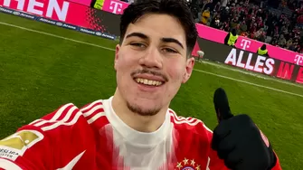 El peruano jugó sus primeros minutos con el primer equipo en la goleada 'bávara' en la Bundesliga.