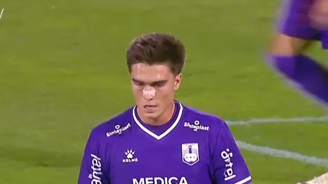 Juan Pablo Goicochea vio la roja en el Deportivo Maldonado vs Defensor Sporting por una dura entrada / X