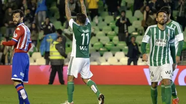 Juan Vargas volvió con gol en el Betis