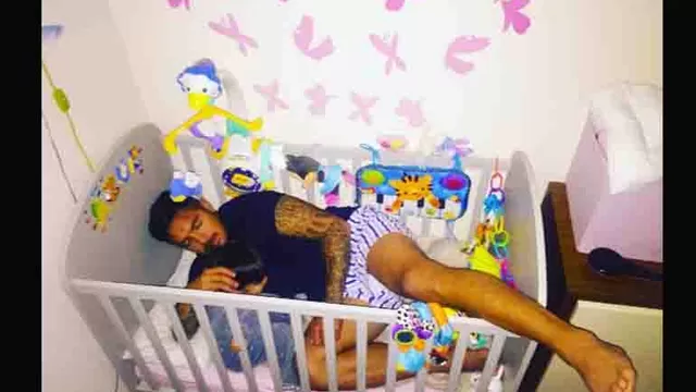 Juan Vargas y la tierna foto junto a su hija para hacerla dormir