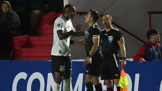 ¡No te pases! Jugador del Corinthians fue expulsado tras agredir a juez de línea