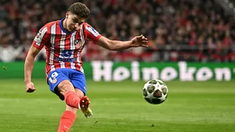 La UEFA sentó su posición con un vídeo sobre resbalón y doble toque en el penal de Julián Álvarez. | Video: UEFA / Foto: AFP