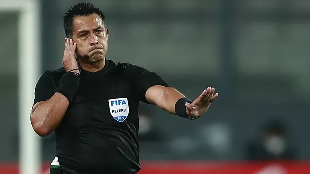 Julio Bascuñán, árbitro chileno de 42 años. | Foto: AFP