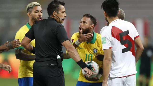 Julio Bascuñán es recordado en Perú por su arbitraje en el partido con Brasil. | Foto: AFP