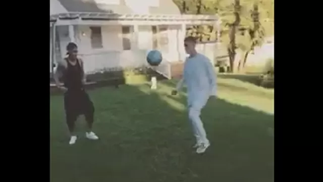 Justin Bieber presumió a Neymar su habilidad con el balón