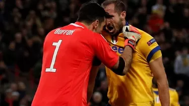 Una temporada más para Buffon y Chiellini en la Juventus. | Foto: AFP