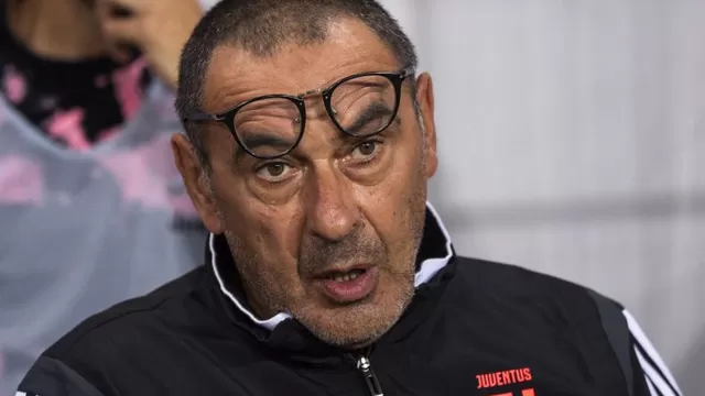 Juventus informó que Maurizio Sarri padece una neumonía