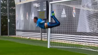 Keylor Navas hizo espectacular 'escorpión' al estilo de René Higuita