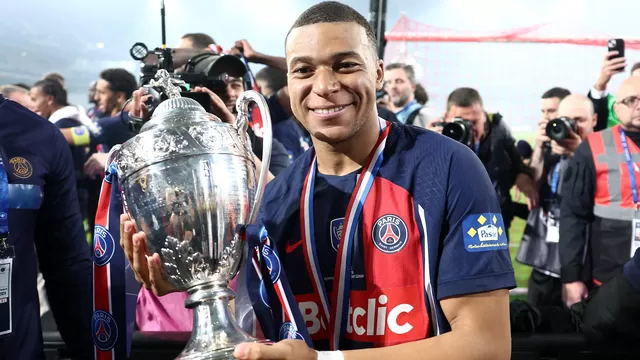 Mbappé consiguió alzar la Copa de Francia, última competición en la que defendió la camiseta del PSG / Foto: AFP