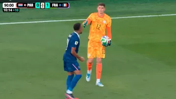 El polémico gesto de Kylian Mbappé contra Orlando Gill tras victoria de Francia a Paraguay