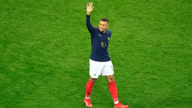 Mbappé consiguió hasta 15 títulos vistiendo la camiseta del PSG / Foto: AFP