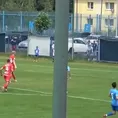 Lech Poznan: Arquero cometió inverosímil blooper en fútbol juvenil de Polonia 