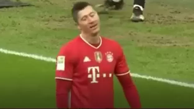 Lewandowski es humano: Falló increíble ocasión de gol ante Stuttgart