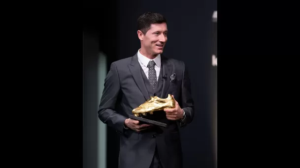 Robert Lewandowski recibió la Bota de Oro 2020/21 | Foto: ESPN.