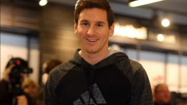 Lionel Messi alborotó a los hinchas en inauguración de tienda deportiva